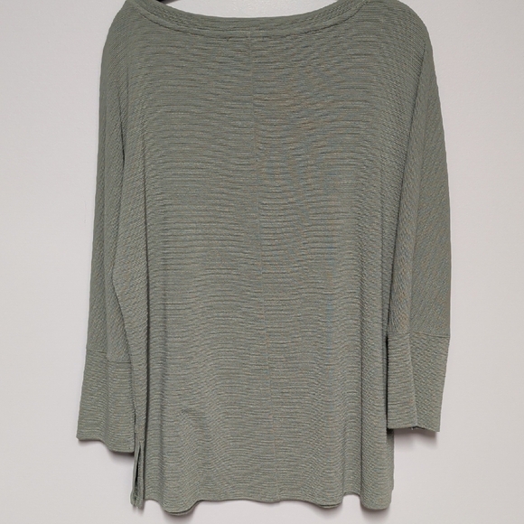 Westbound Sage Button Sleeve Tunic - Picture 5 of 6